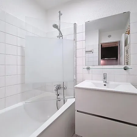 Lumineux Avec Balcon Plein Sud Au Pied Des Pistes - Fr-1-832-10 *