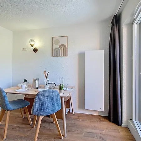 Lumineux Avec Balcon Plein Sud Au Pied Des Pistes - Fr-1-832-10 *