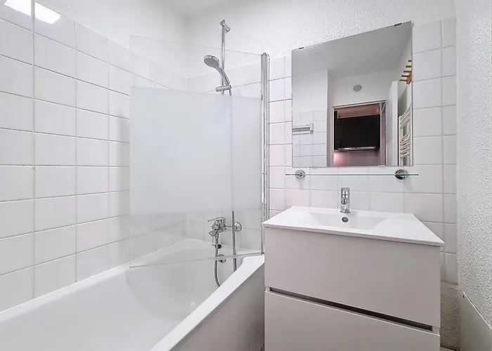 Lumineux Avec Balcon Plein Sud Au Pied Des Pistes - Fr-1-832-10 *